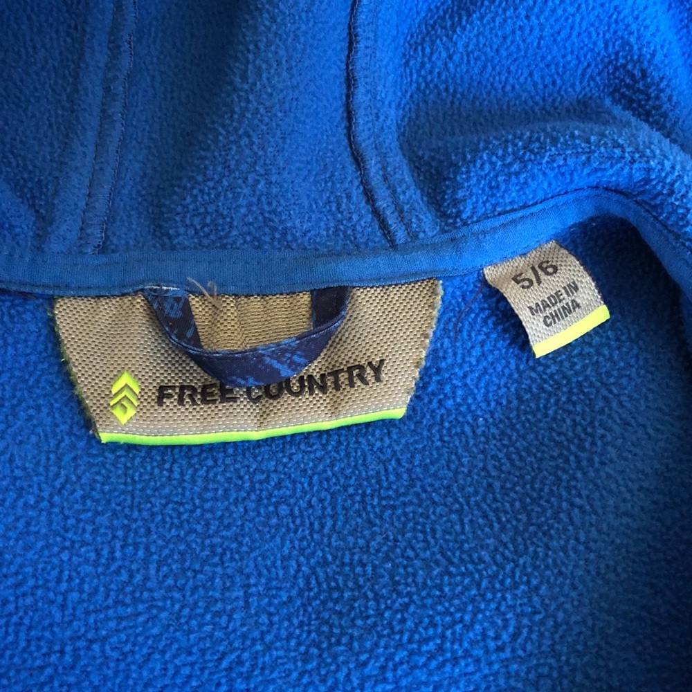 Free Country Water Resistant Kids’ Softshell Jacket - Picture 4 of 9